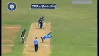 *Rare* Unbelievable catch by Yuvraj Singh..India vs England 4th ODI Kochi 2005/06