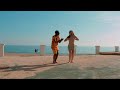 COMERTE LA BOCA - AMANDA WESLYN, CAETANO MÁRQ (Official Video)