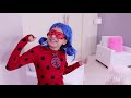 crianÇa finge brincar ser policial e prende ladybug kids pretend play with police costume