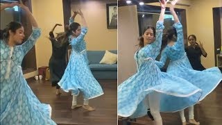 Sridevi Daughter Jhanvi Kapoor ADORABLE Dance Performance | Daily Culture