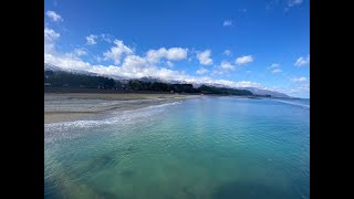 佐渡両津平沢海岸。佐渡、15日は晴れ☀️お昼、近くの両津梅津の平沢海岸に行きました。海が青くて、美しいですね✨帰り道、加茂湖沿いに水仙の花が咲いて、とてもきれい😍