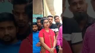 দেখুন এতগুলো ছেলে একটা মেয়ের সাথে কিভাবে কথা বলতেছে