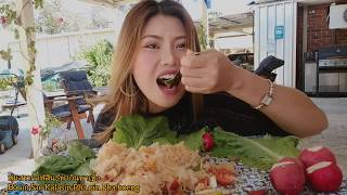 #Thailife แซ่บนัวร์ครัวต่างแดน ส้มตำปลาร้าใส่เห็ดหูขาว ลิ้นชา จัดว่าเด็ด  eating spicy papaya salad