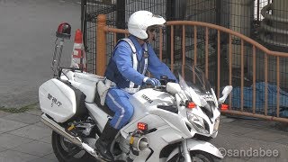 カーロケを装備した交通取り締まり警視庁白バイFJR1300P。A police’s white motorcycle equipped with a car