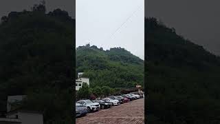 山中的云雾，佛光岩景点，赤水丹霞景区，3景点相距很远，燕子岩和大瀑布挨得近些，佛光岩相对单独在一处，很远。贵州省十一旅游，补上传视频