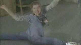 Sarah Chalke doing the Splits