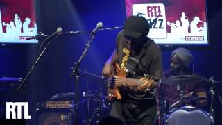 Richard Bona - Three views of secret en live dans RTL Jazz Festival présenté par Jean-Yves Chapero