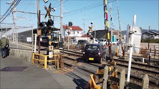 近鉄京都線　狛田駅横の狭い踏切　狛田第1号踏切　Narrow railroad crossing, Kintetsu Kyoto Line Komada Station　(2021.1)