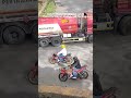 VIRAL Aksi Geber² Motor Di Sitinjau Lauik Disemprot Asap Truk, Sesuai Harapan Netizen🤣 #shorts