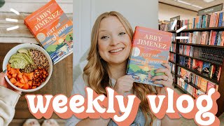 WEEKLY VLOG \\ reading my favorite book of the year, target haul, book shopping & taylor swift! 🧡