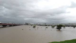 台風15号による利根川増水状況　ＪＲ常磐線利根川橋梁付近