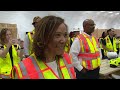 Obama surprises construction workers at presidential center site