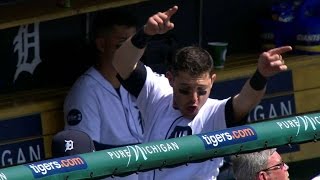 BOS@DET: Kinsler does a rally dance from the dugout