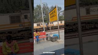 Gzb's mued Wap5 twins shunting the empty rake of Begampura express at Bsb 😮 #wap5 #twins #railway