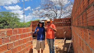 visitando a construção da casa de Luciano de Zé Raimundo no sertão Pernambucano.