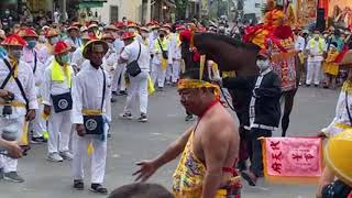 【 2021東港東隆宮～辛丑正科東港迎王平安祭典 】～20 第二日 遶境南區 開基大清府嘉蓮宮 恭迎 代天巡狩王駕 王馬 2021/10/25