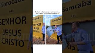 Prefeito substitui placa falando sobre Jesus após pedido de moradores