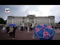 LIVE | People gather outside Buckingham Palace after Queen Elizabeth's death