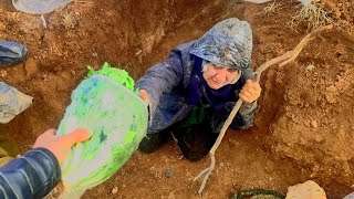 A house in the heart of the mountains! See how this grandmother rebuilds her life ⛰️🔥