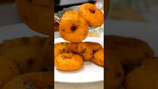 पोहा से बना लीजिए एक अलग तरह की नाश्ता की रेसिपी | Poha Medu Vada Recipe #shorts