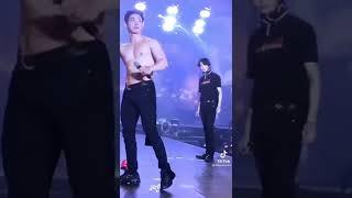 몬스타엑스 ~ 형원/원호 Hyungwon so shook by Wonho’s body he couldn’t move