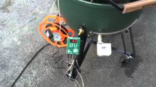 Big Green Egg with BBQ Guru DigiQ DX2 temp control