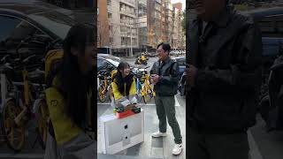 1+1=3这种问题都能搭错 情人节 街头挑战 随机折磨一位路人 爱回收不止回收手机