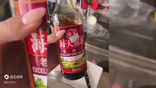 海天酱油出口日本，配料表很干净，国内的却放添加剂，两套标准