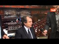 0905-13 BRUNETTA A GIORNALISTA HA UN CODINO DI BELLEZZA STRAORDINARIA