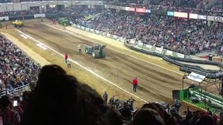 NFMS Championship Tractor Pull 2017 - Takes A Lickin'