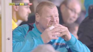 Wayne Shaw Eating a Pie (Sutton United vs Arsenal)