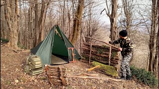 Building a shelter with a wooden wall - Solo camping at night - Firebox - bushcraft trip - asmr