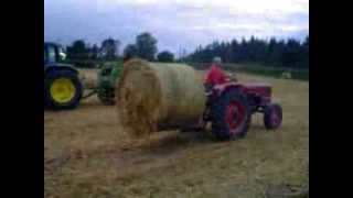 Tractor Zetor 2511 Buckraking Hay