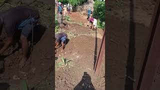 Village people making a new dirt road కొత్త మట్టి రోడ్డు చేసుకుంటున్న గ్రామ ప్రజలు