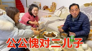 晨晨公公俩儿子更疼谁？儿媳妇炖10斤大骨头解馋，鹏爸：亏待老二