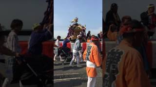 家の近所の道路で銚港神社から川口神社まで、神輿を移動していました。