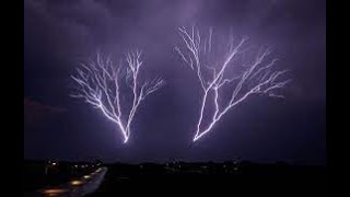 Rare upward lightning 😱⚡♥️ in Kansas electrifies the sky⚡🌩️ | a rare phenomenon