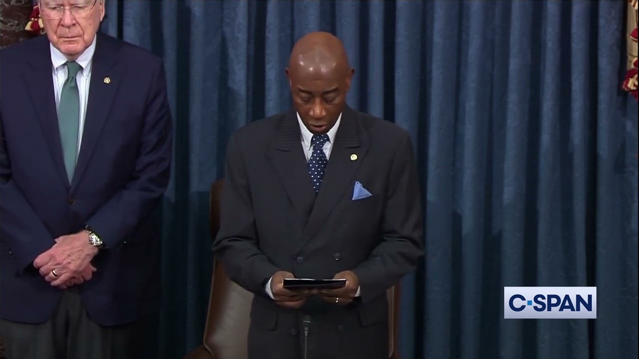 GUNS: Daily Congress Prayer, May 26, 2022, Senate Chaplain Black - YouTube