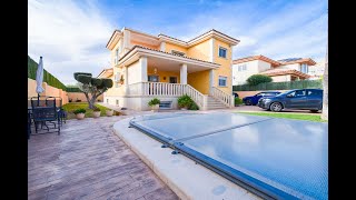 Stunning Detached Villa in the Heart of Mutxamel with Private Pool and Spacious Areas