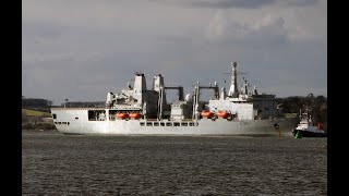 RFA FORT VICTORIA A387 IS MANOUVRED AND TURNED IN THE RIVER TAMAR AT DEVONPORT - 25th January 2021