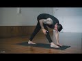 yoga for beginners 22 minute yoga flow at home breathe and flow yoga