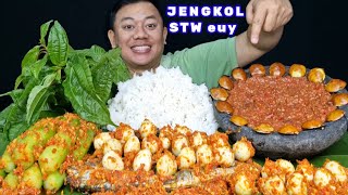 WAH ASLI INI MAH NIKMAT BANGET MAKAN LALAPAN JENGKOL STW MENTAH SAMBEL TERASI BALADO IKAN SARDEN