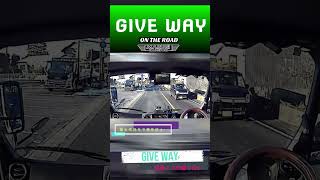 Give Way-譲る気持ちで事故防止-【ドラレコ映像】