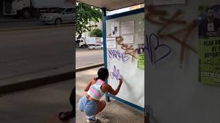 GRAFFITI LADY DOES A SUPER SMOOTH TAG 👀 #graffiti #graffitiart #shorts