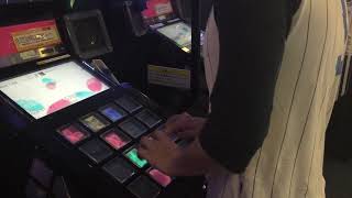 Jubeat Arcade Game in Osaka, Japan (2015) [Darude - Sandstorm]