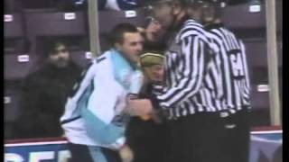 Hockeyfighters.cz  Zac Rinaldo vs Brad Albert.wmv