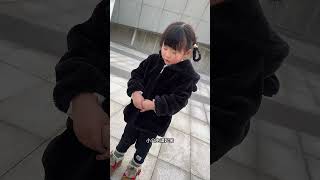 妹妹躺地上不起来 姐姐差点就管不住了😂双胞胎 人类幼崽成长计划