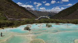 四川黄龙五彩池。Huanglong National Scenic