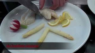 Pochierte St Petersfischfilets an Weissweinsauce FULL HD