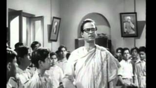 Is Desh Ko Rakhna Mere Bacho Sambhal Ke - Jagriti (1954)